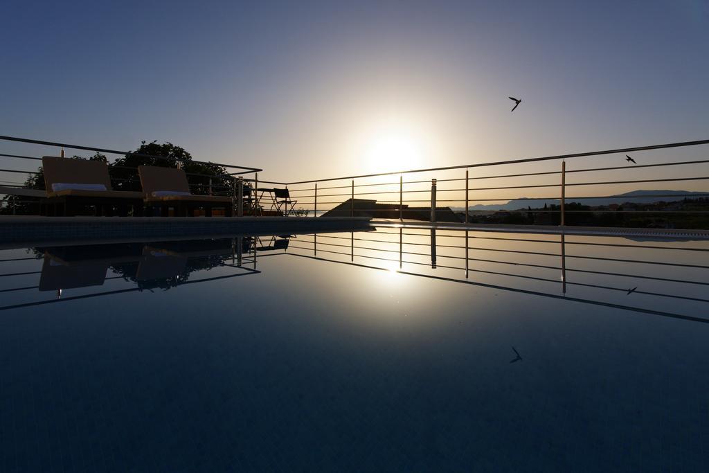 Villa Mermaid Your Croatian Haven With Luxury Pool And Scenic Views Podstrana Exterior photo