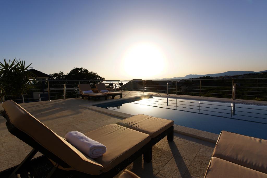Villa Mermaid Your Croatian Haven With Luxury Pool And Scenic Views Podstrana Exterior photo