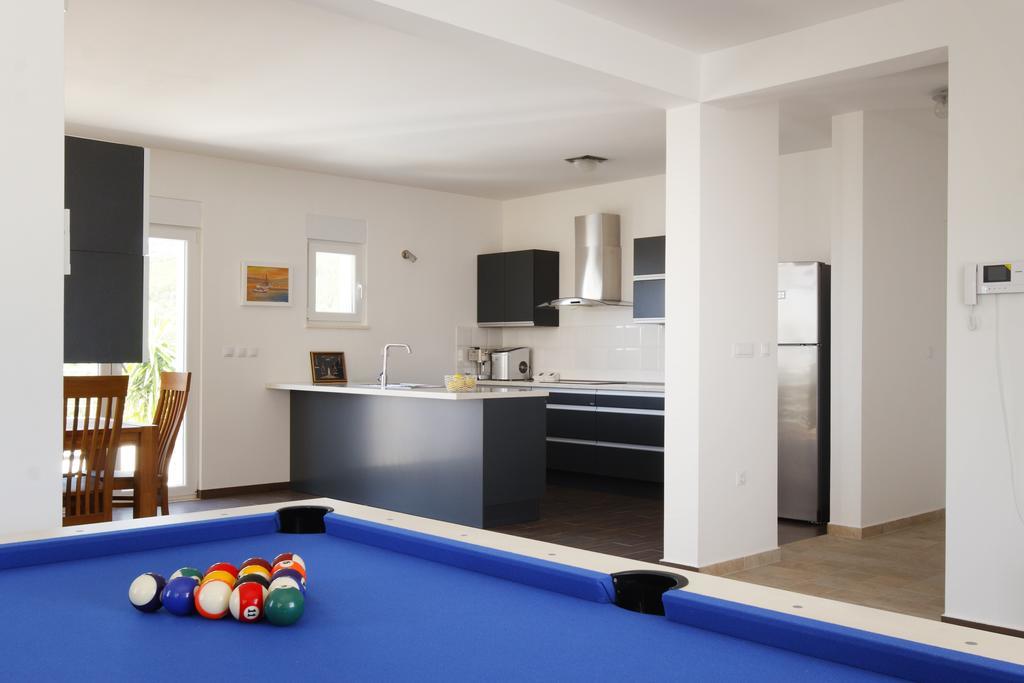 Villa Mermaid Your Croatian Haven With Luxury Pool And Scenic Views Podstrana Room photo