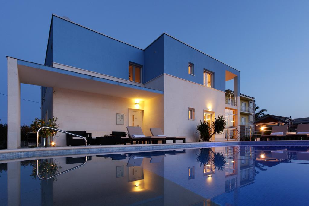 Villa Mermaid Your Croatian Haven With Luxury Pool And Scenic Views Podstrana Room photo